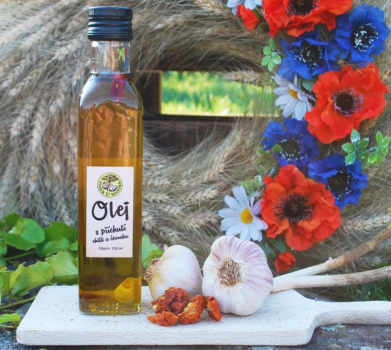 Olivový olej s příchutí česneku a chilli