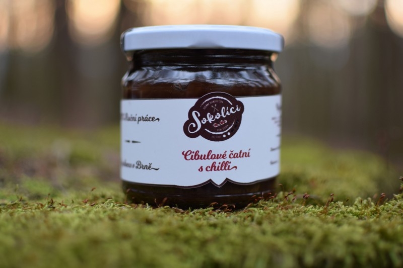 Cibulové čatní s chilli
